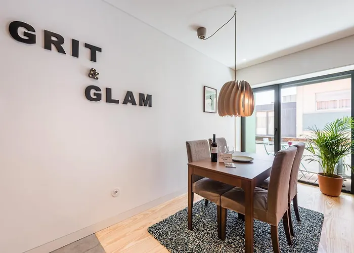 Guestready - Grit & Glam