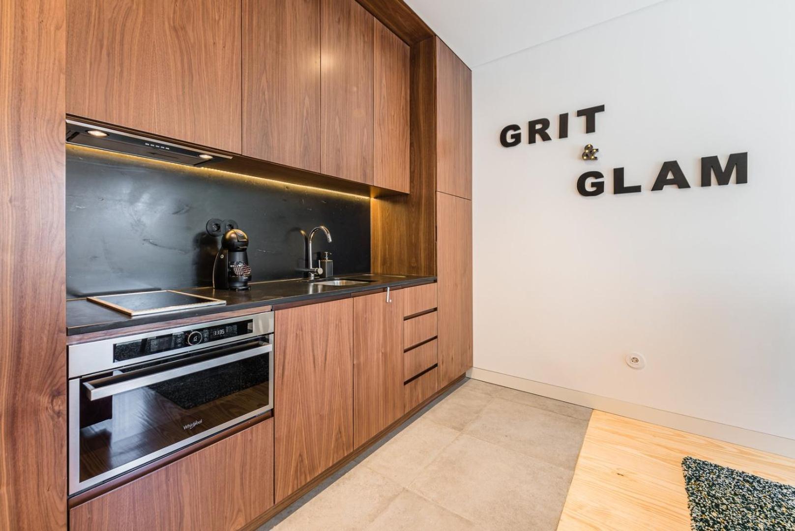 Guestready - Grit & Glam